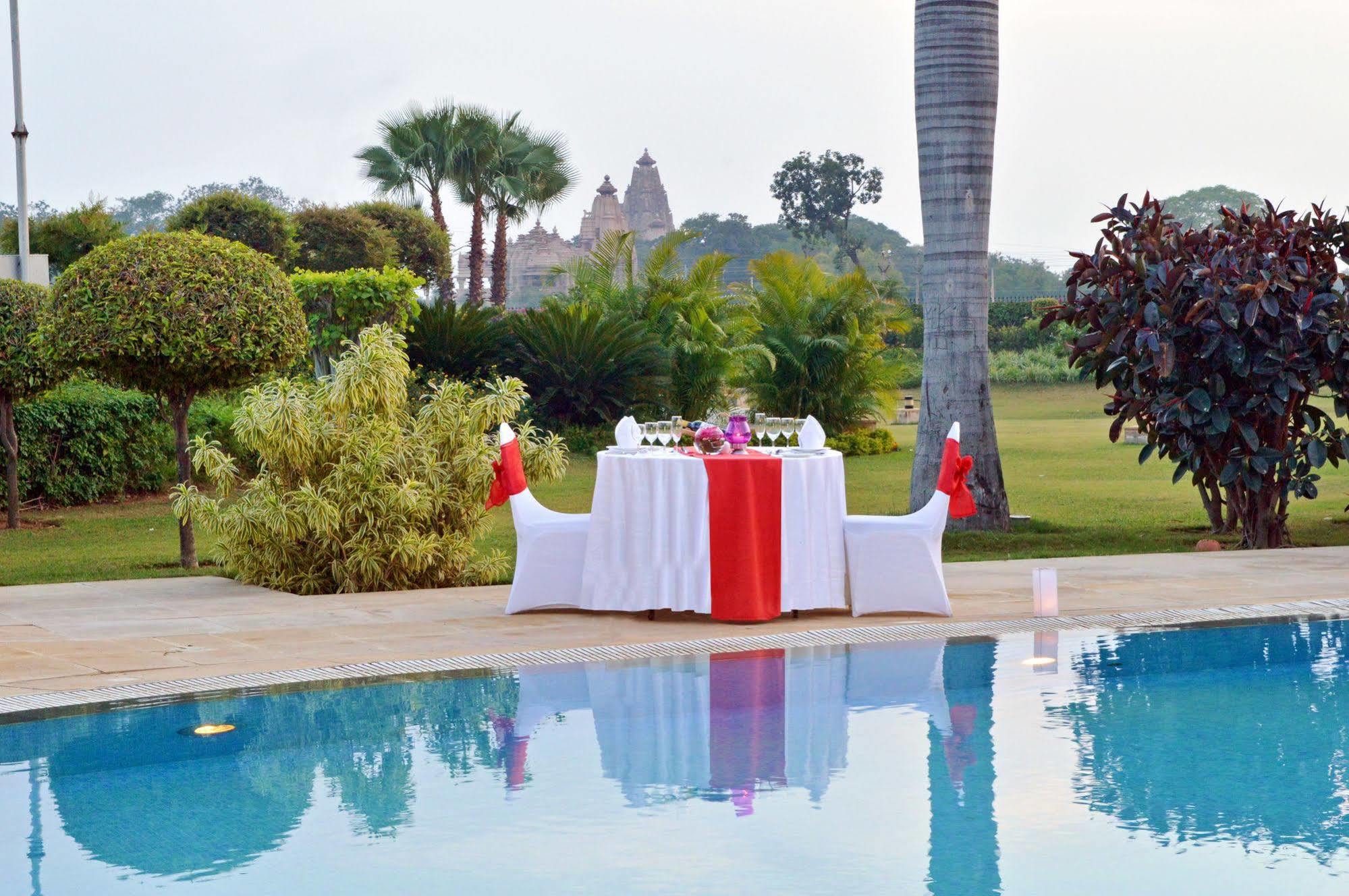 The Lalit Traveller Khajuraho Ξενοδοχείο Εξωτερικό φωτογραφία